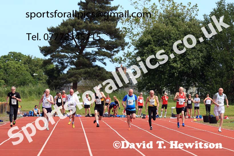 Mens 100 metres, 2024 NE Masters Track and Field Champs., Monkton Stadium, Jarrow.  Photo: David T. Hewitson/Sports for All Pics